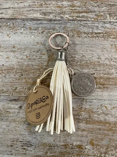 Llavero en cuero con medalla de protección